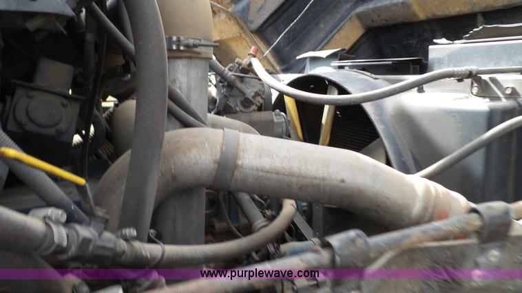 image for item L6529 1996 International 2554 Loral Magnum Air Max V applicator truck