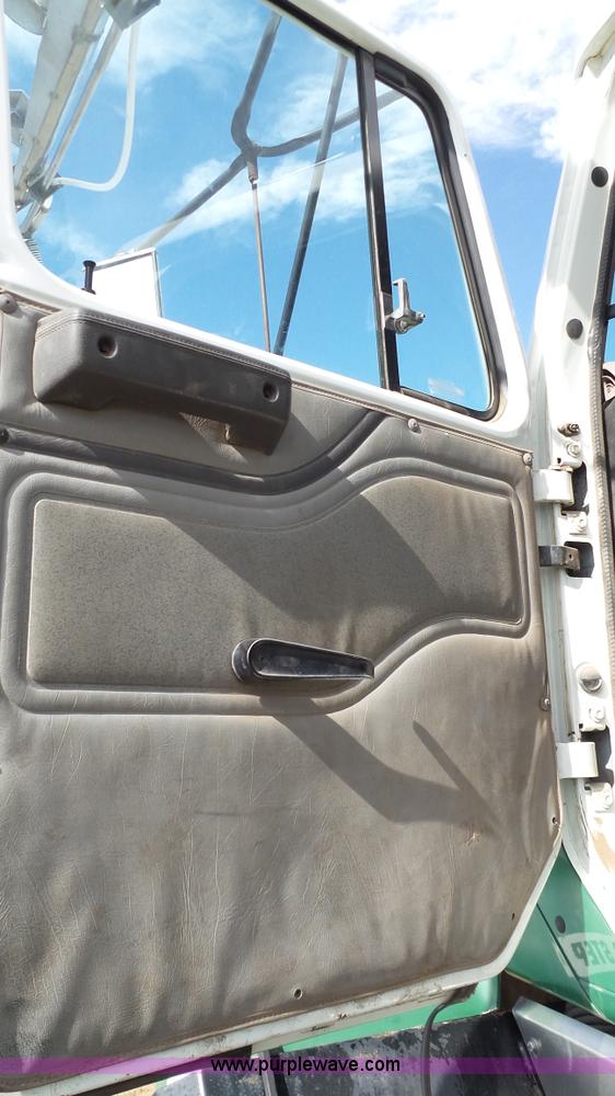 image for item L6529 1996 International 2554 Loral Magnum Air Max V applicator truck