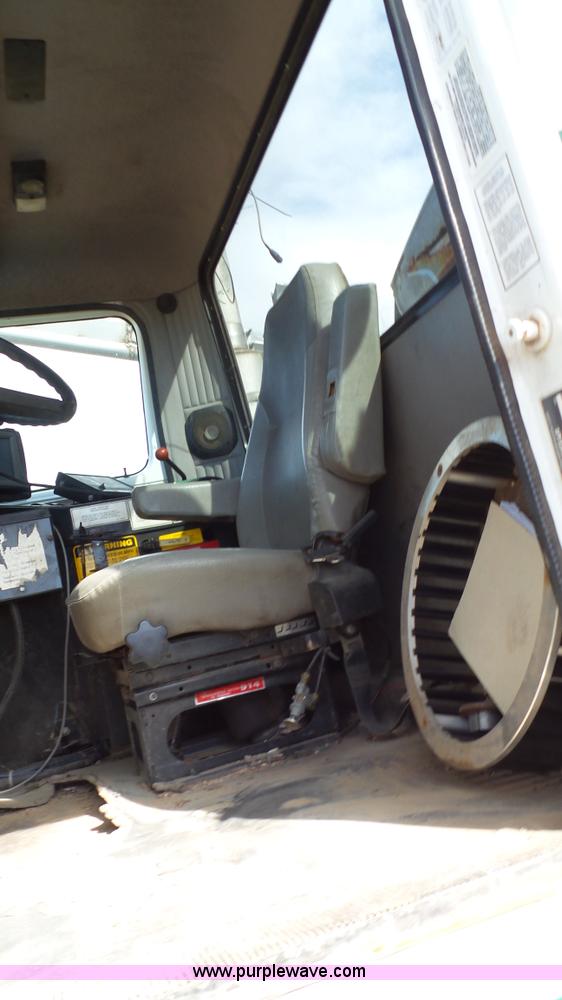 image for item L6529 1996 International 2554 Loral Magnum Air Max V applicator truck