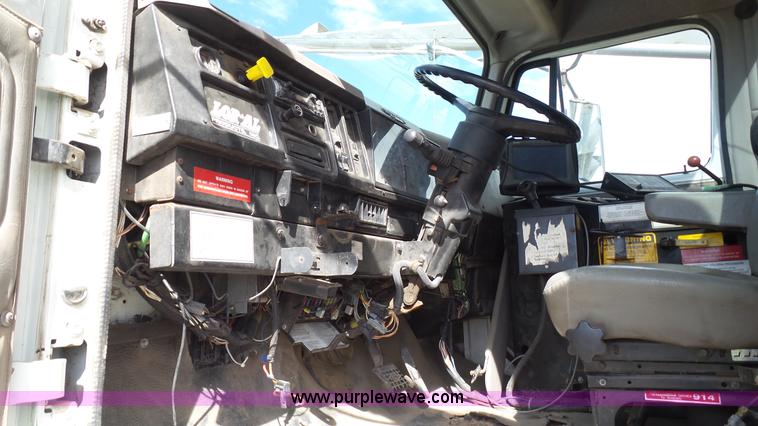 image for item L6529 1996 International 2554 Loral Magnum Air Max V applicator truck