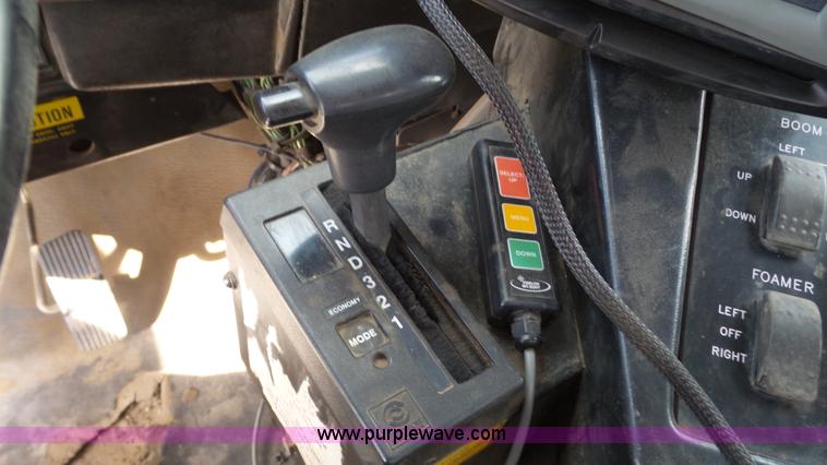 image for item L6529 1996 International 2554 Loral Magnum Air Max V applicator truck