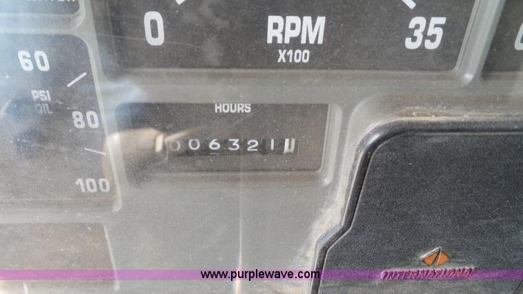 image for item L6529 1996 International 2554 Loral Magnum Air Max V applicator truck