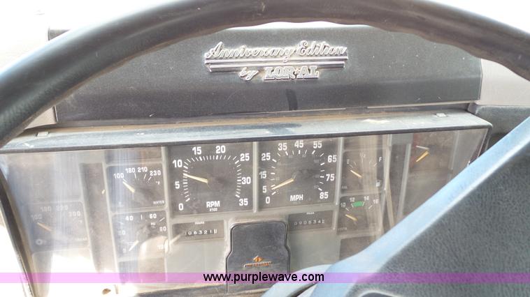 image for item L6529 1996 International 2554 Loral Magnum Air Max V applicator truck