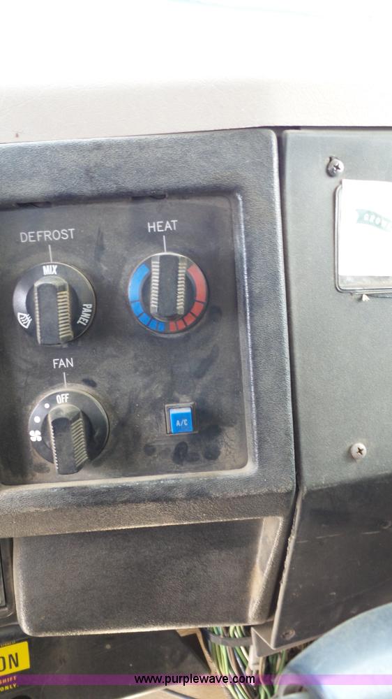 image for item L6529 1996 International 2554 Loral Magnum Air Max V applicator truck