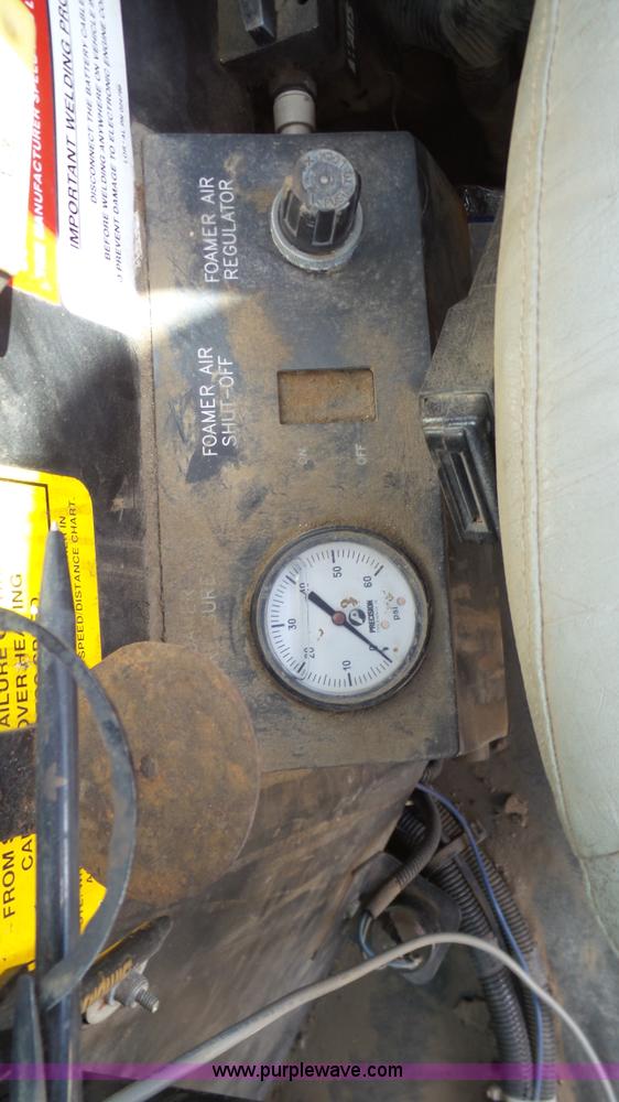 image for item L6529 1996 International 2554 Loral Magnum Air Max V applicator truck