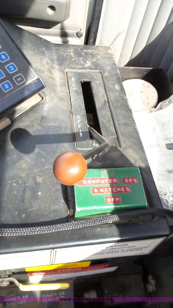 image for item L6529 1996 International 2554 Loral Magnum Air Max V applicator truck