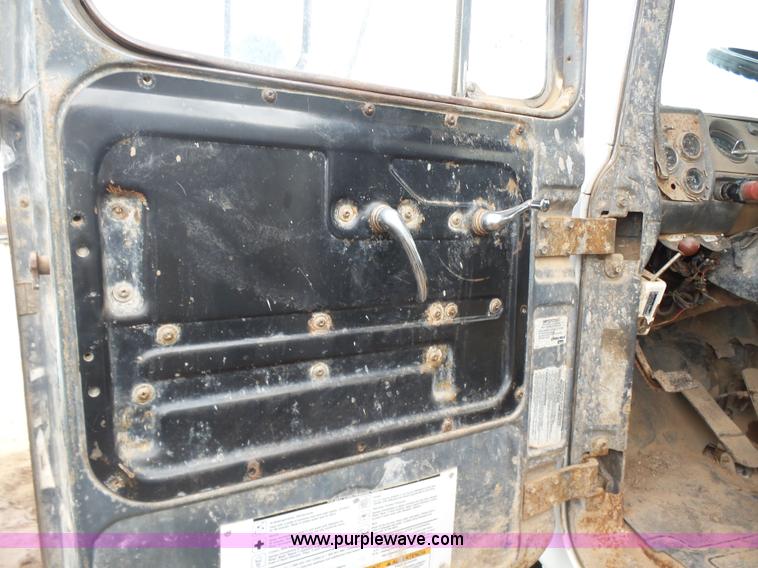 image for item L7264 1986 Mack R688ST manure spreader truck