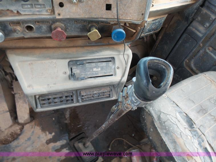 image for item L7264 1986 Mack R688ST manure spreader truck