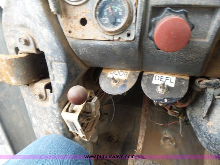 image for item L7264 1986 Mack R688ST manure spreader truck