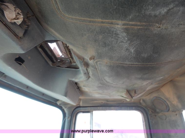 image for item L7264 1986 Mack R688ST manure spreader truck