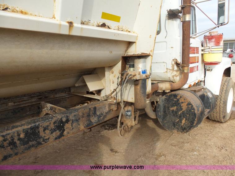 image for item L7264 1986 Mack R688ST manure spreader truck