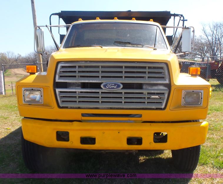 image for item L7417 1990 Ford F800 dump truck