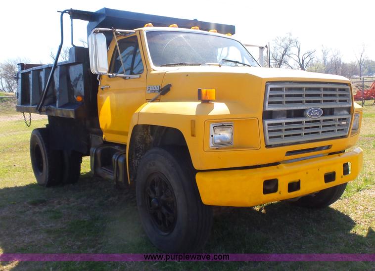 image for item L7417 1990 Ford F800 dump truck
