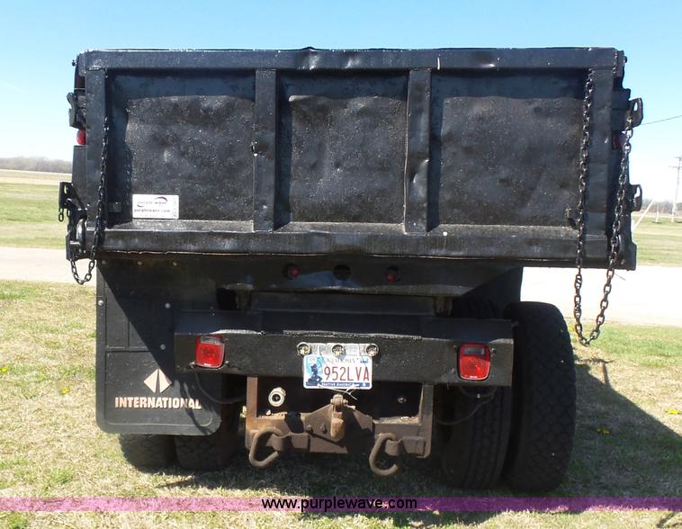 image for item L7417 1990 Ford F800 dump truck