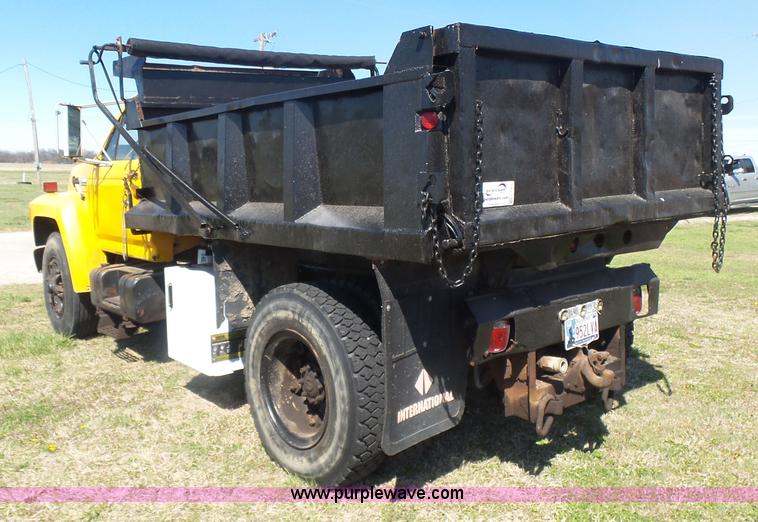 image for item L7417 1990 Ford F800 dump truck