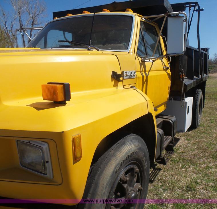 image for item L7417 1990 Ford F800 dump truck