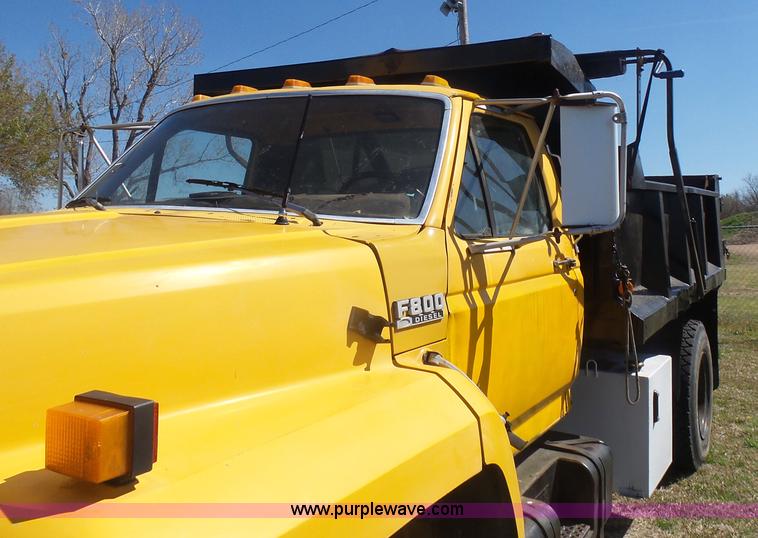 image for item L7417 1990 Ford F800 dump truck