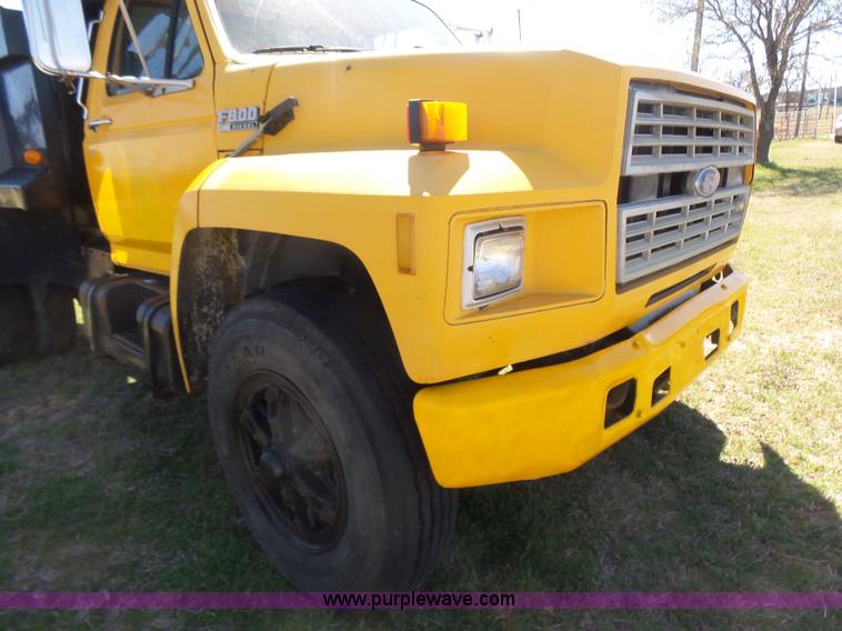 image for item L7417 1990 Ford F800 dump truck