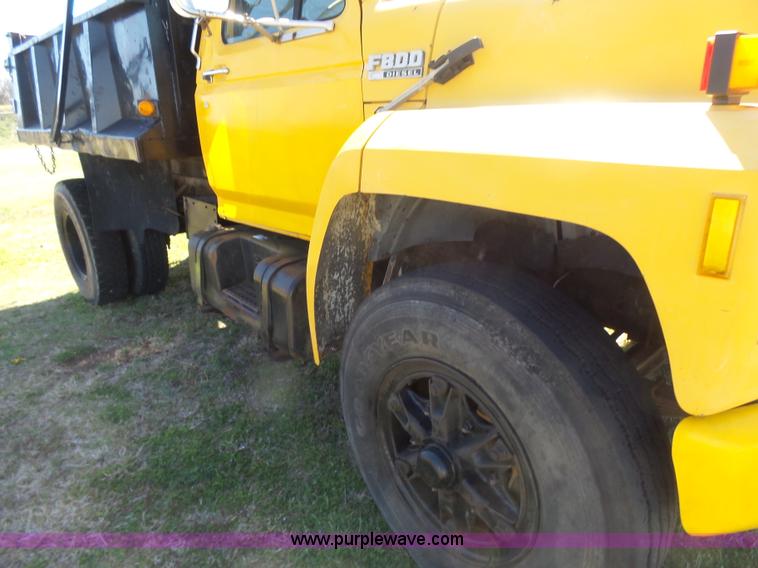 image for item L7417 1990 Ford F800 dump truck