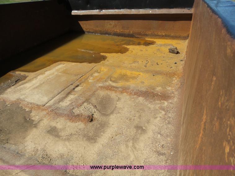 image for item L7417 1990 Ford F800 dump truck