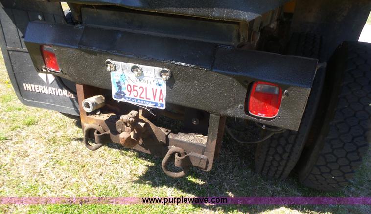 image for item L7417 1990 Ford F800 dump truck