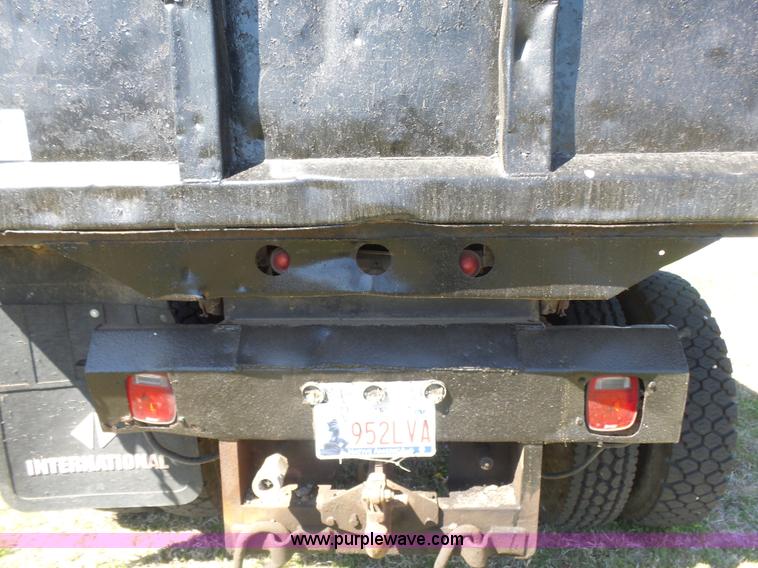 image for item L7417 1990 Ford F800 dump truck