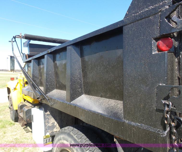 image for item L7417 1990 Ford F800 dump truck