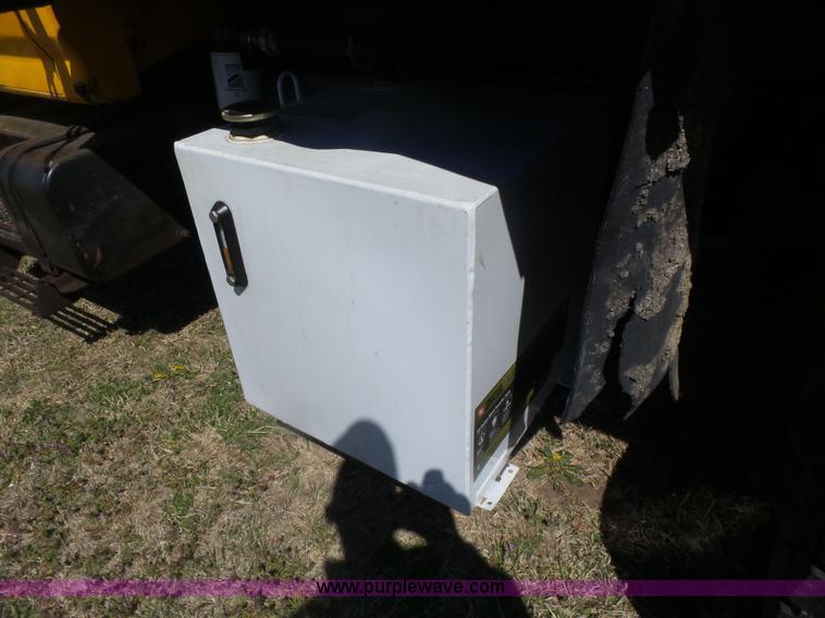 image for item L7417 1990 Ford F800 dump truck