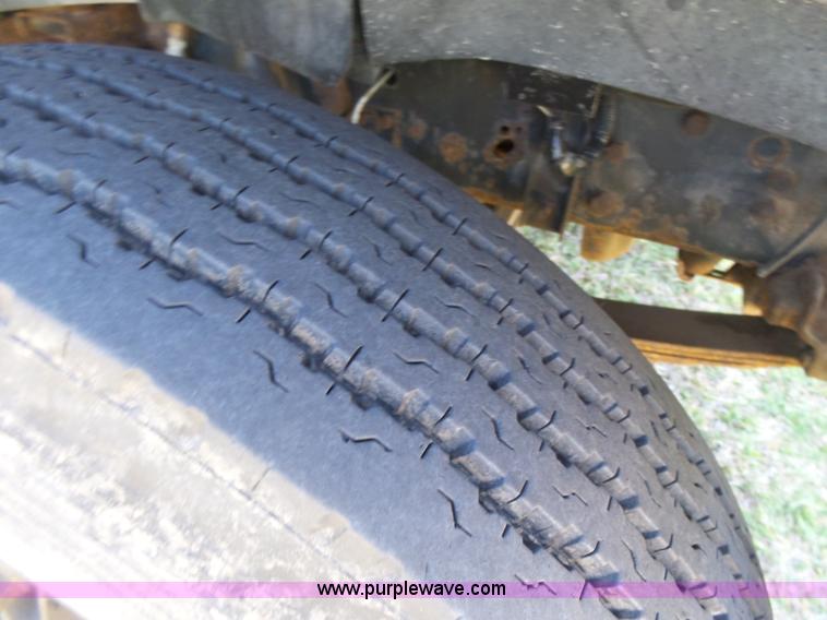 image for item L7417 1990 Ford F800 dump truck