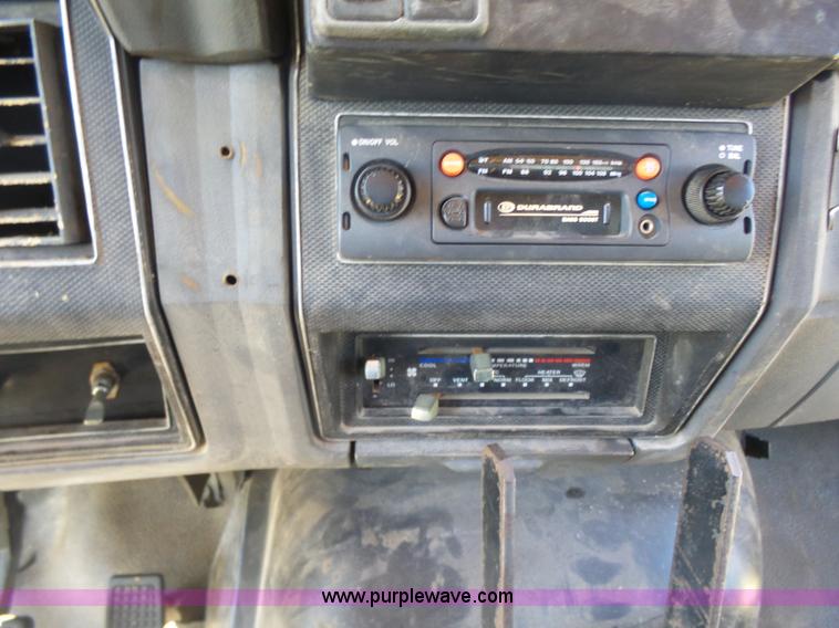 image for item L7417 1990 Ford F800 dump truck