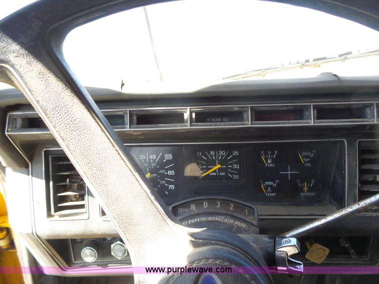 image for item L7417 1990 Ford F800 dump truck