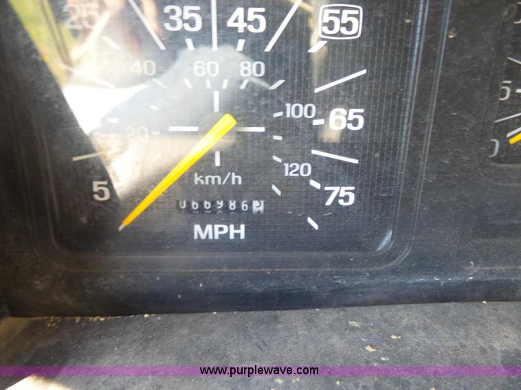 image for item L7417 1990 Ford F800 dump truck