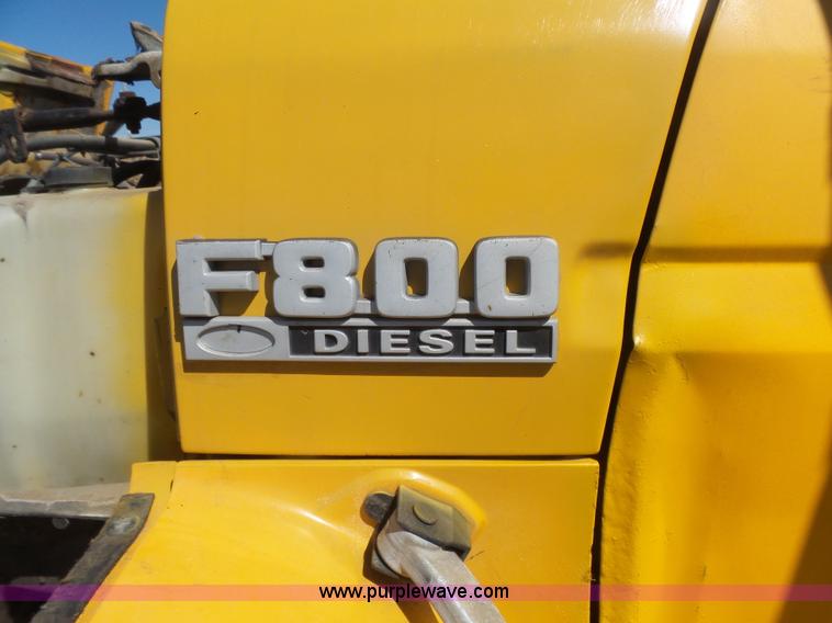 image for item L7417 1990 Ford F800 dump truck