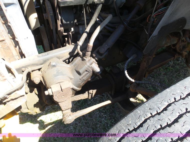 image for item L7417 1990 Ford F800 dump truck