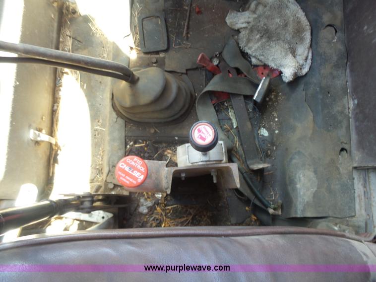 image for item L7424 1985 International S1900 Hay-Limo truck