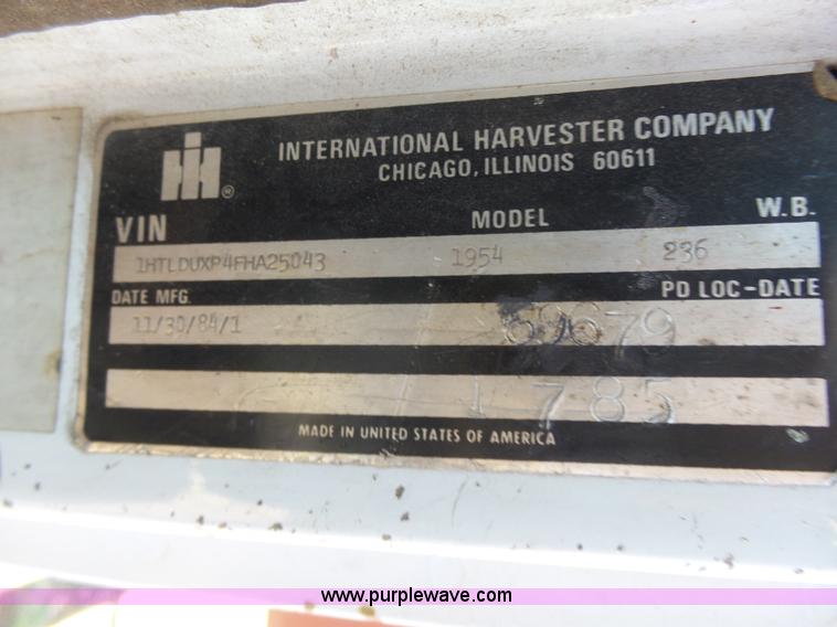 image for item L7424 1985 International S1900 Hay-Limo truck