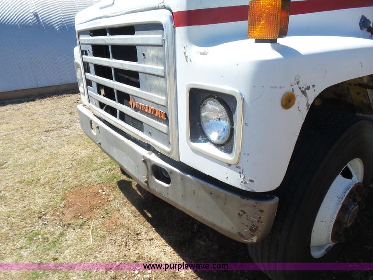 image for item L7424 1985 International S1900 Hay-Limo truck