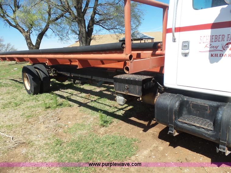 image for item L7424 1985 International S1900 Hay-Limo truck