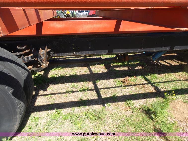 image for item L7424 1985 International S1900 Hay-Limo truck