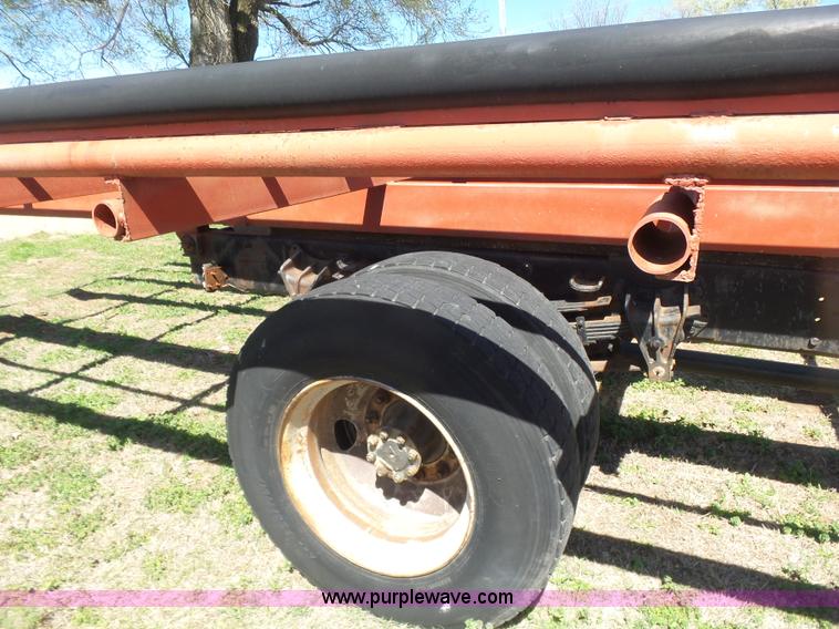 image for item L7424 1985 International S1900 Hay-Limo truck