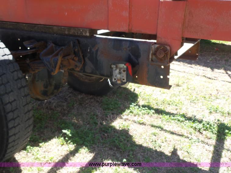 image for item L7424 1985 International S1900 Hay-Limo truck