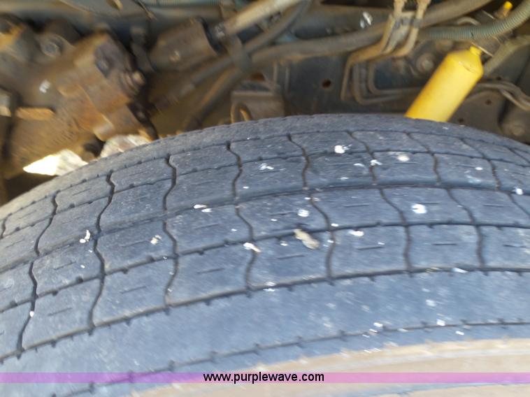 image for item L7424 1985 International S1900 Hay-Limo truck