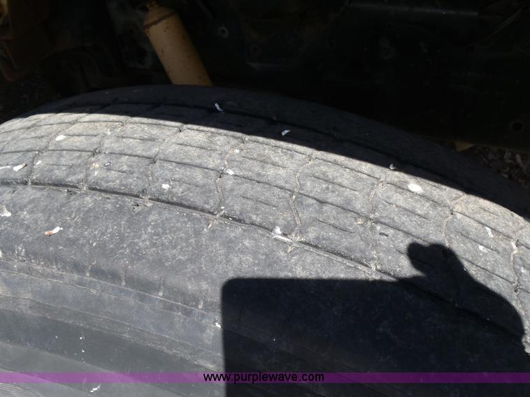 image for item L7424 1985 International S1900 Hay-Limo truck