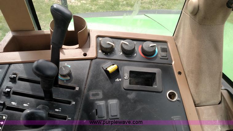 image for item L7451 2003 John Deere 7810 MFWD tractor