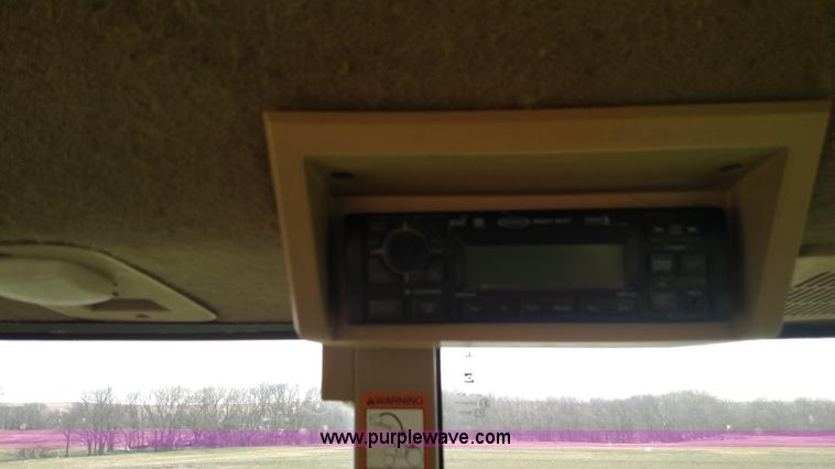 image for item L7451 2003 John Deere 7810 MFWD tractor