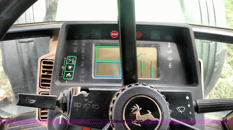 image for item L7451 2003 John Deere 7810 MFWD tractor