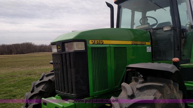 image for item L7451 2003 John Deere 7810 MFWD tractor