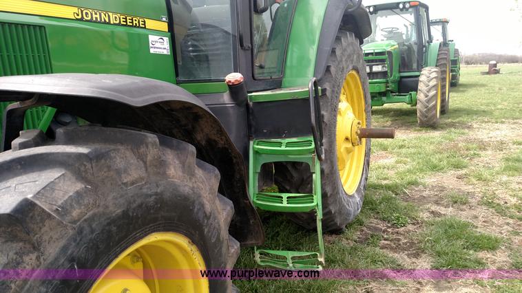 image for item L7451 2003 John Deere 7810 MFWD tractor
