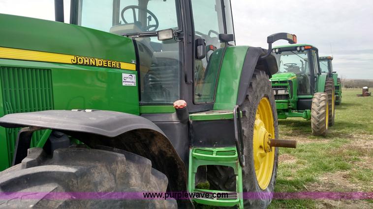 image for item L7451 2003 John Deere 7810 MFWD tractor