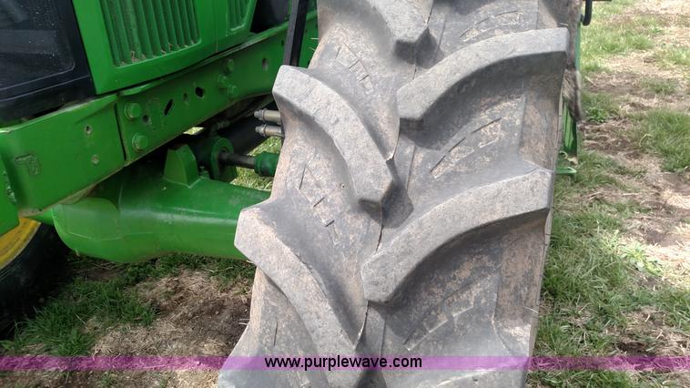 image for item L7451 2003 John Deere 7810 MFWD tractor